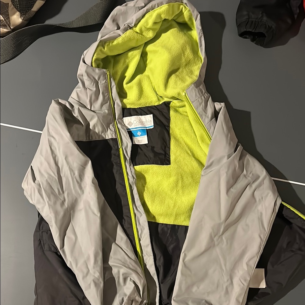 Columbia Gray and Black Raincoat Weather-Resistant Design